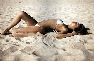 Miranda Kerr looks incredibly good in a bikini