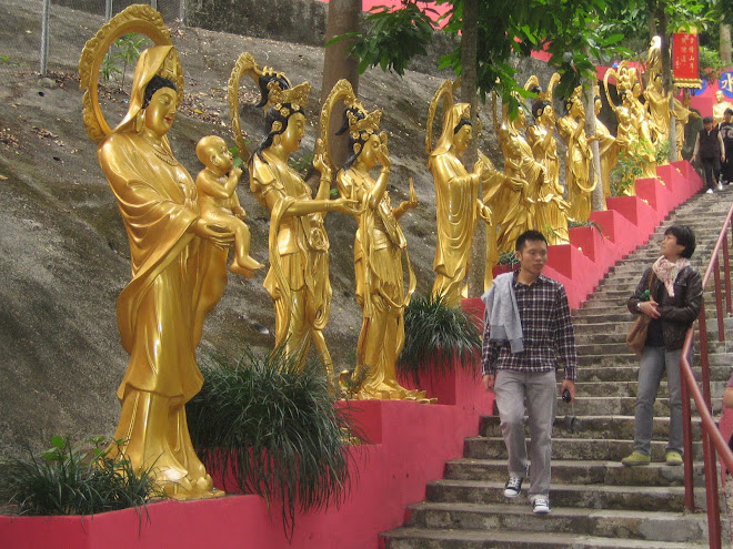on the way to 10.000 Buddhas Temple