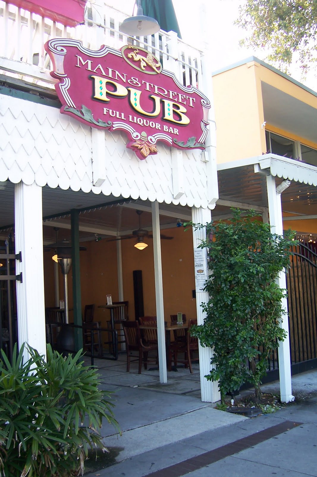 Taditional Tropical Home Melbourne, Florida has a historic shopping