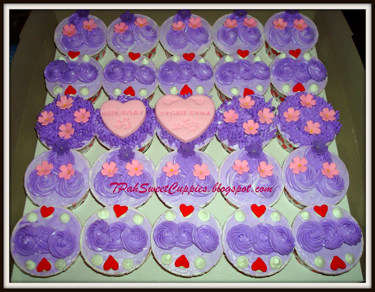 Purple Cupcake for Ey'na