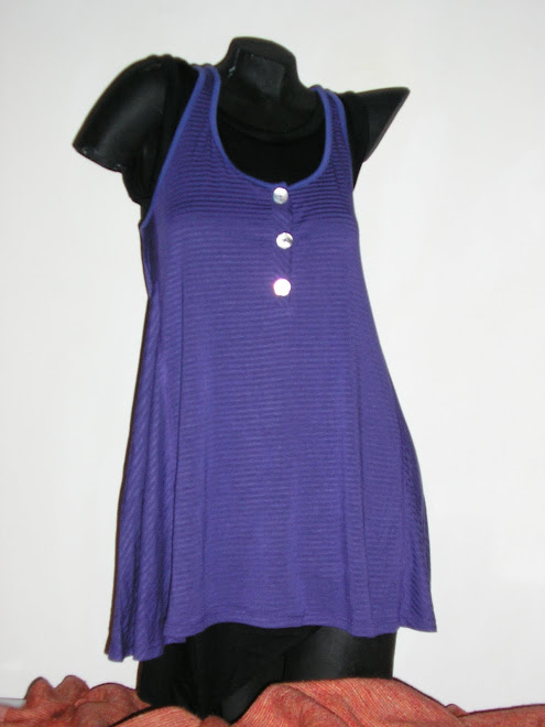 MUSCULOSA CON BOTONES