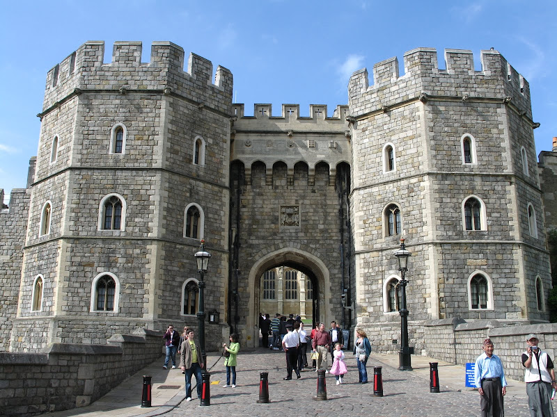 Büyük bir parkın içindeki, Büyük kale.Windsor kalesinin sadece kapısı.