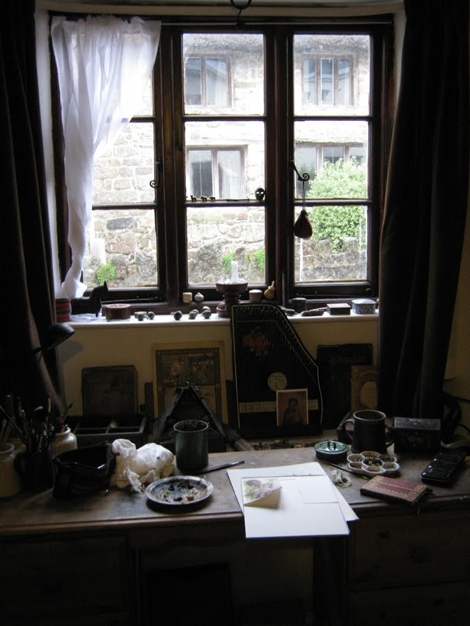 [desk.jpg]