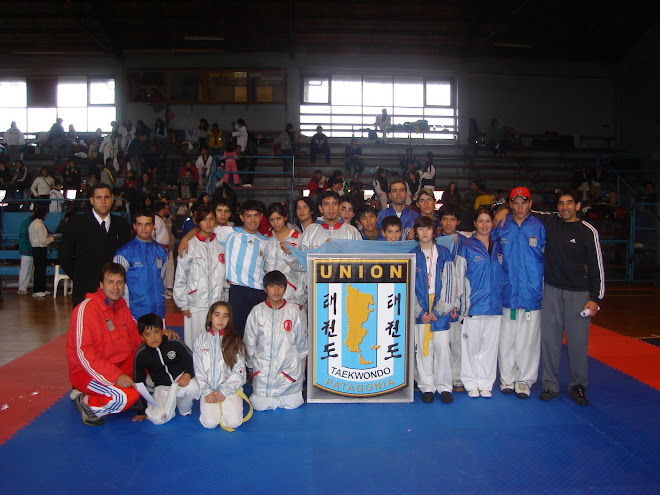 EQUIPO DE LA UNION TAEKWONDO PATAGONIA ,QUE TERMINARON PRIMEROS POR EQUIPOS " FELICITACIONES CHICOS