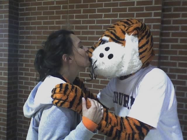 [laura+and+aubie.BMP]