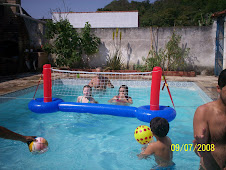 FAMÍLIA E AMIGOS EM DIA DE LAZER.