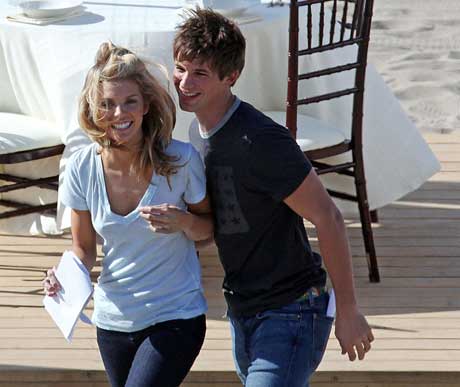 http://www.zimbio.com/AnnaLynne%2BMcCord/articles/2Jd2zYUeFCQ/AnnaLynne%2BMcCord%2Bcandids%2Bset%2B90210