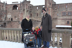 Rob and Joan and grandkids at Heidleberg Castle