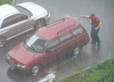 stupid-people-washing-car-in-rain-photo.jpg