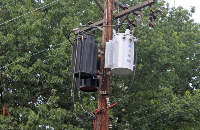 Ode Street Tribune power work outside 1215 Fort Myer