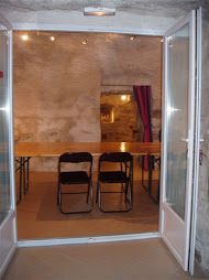 Passez dans la première cave bâptisée : "Salle Gauguin"