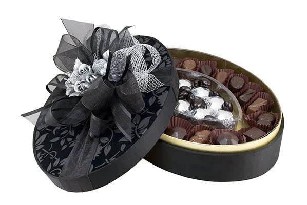 Ve Tanrı Kadını Yarattı Çikolata Sepeti ile Birlikte Tatlı mı Tatlı