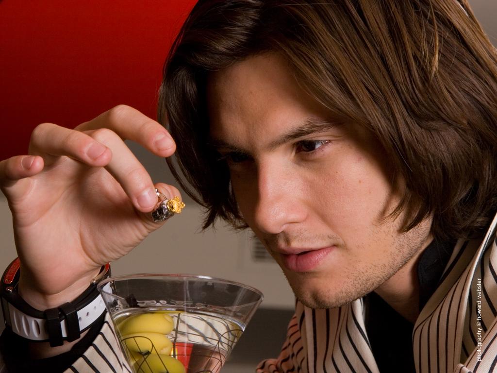 http://1.bp.blogspot.com/_y7La0-Yt_k4/TT332vhLOwI/AAAAAAAADvc/6JagOnkWY1Y/s1600/Ben_Barnes_004.jpeg