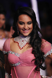 Sonakshi Sinha Indian actress sexy & hot picture