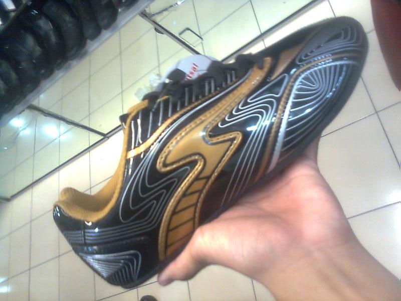 Grosir Sepatu Futsal