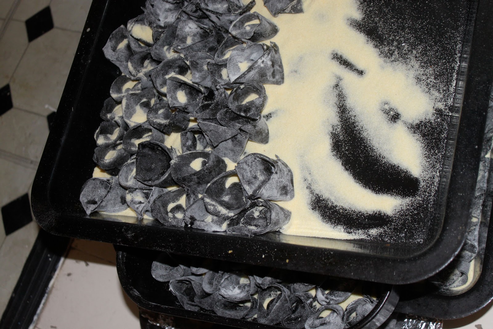 [black tortelloni.jpg]