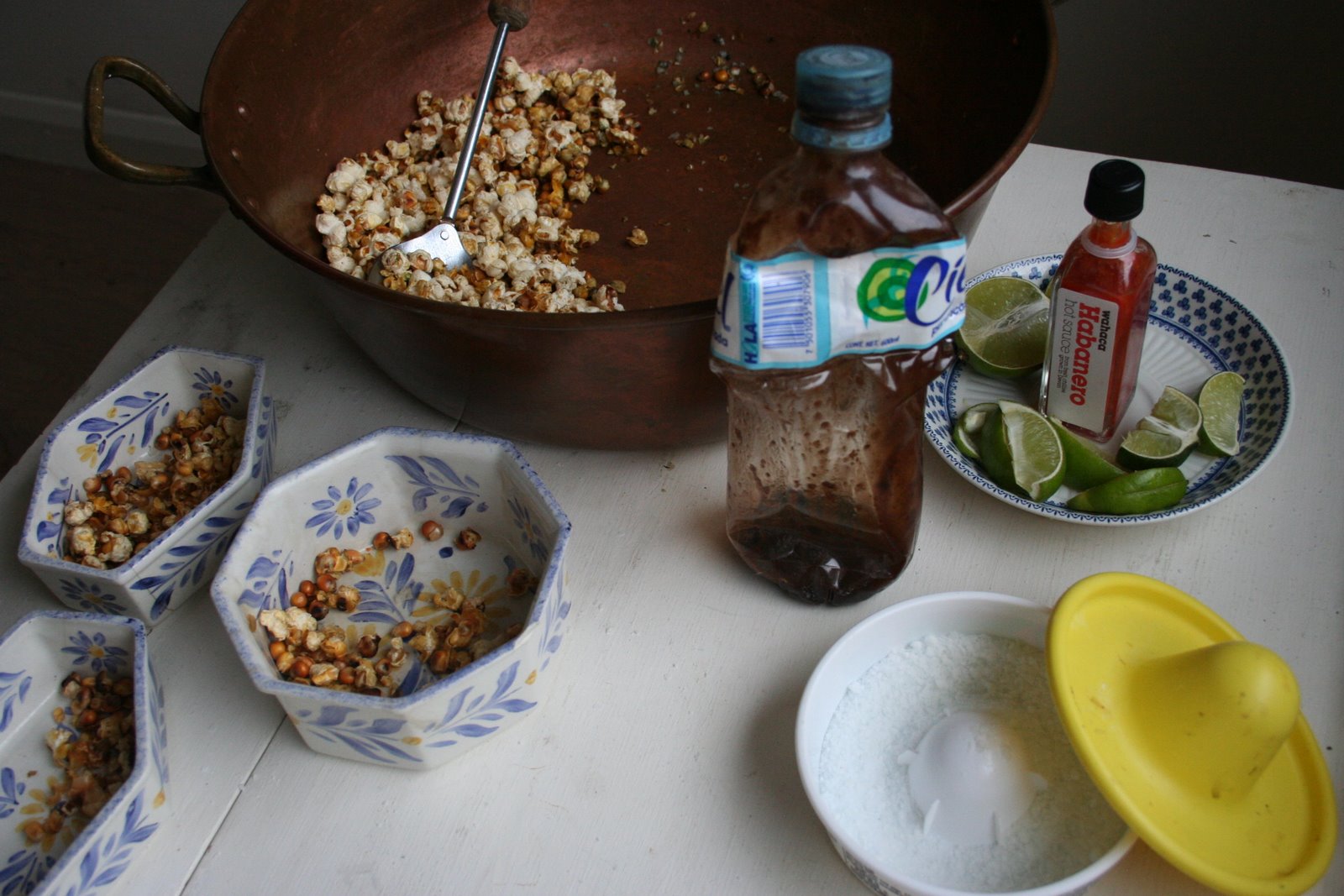 [popcorn:chili+sauce.JPG]