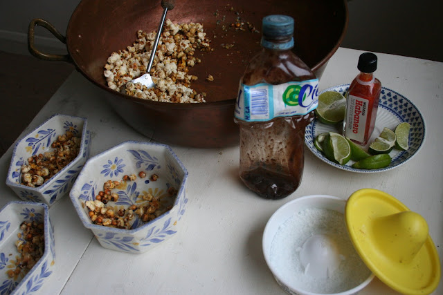  Popcorn and chili sauces