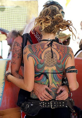 http://1.bp.blogspot.com/_yRSGBKxRWIY/SiujNT5qK6I/AAAAAAAAAkE/AKqhihXmSnU/s400/couple_tattoos.jpg