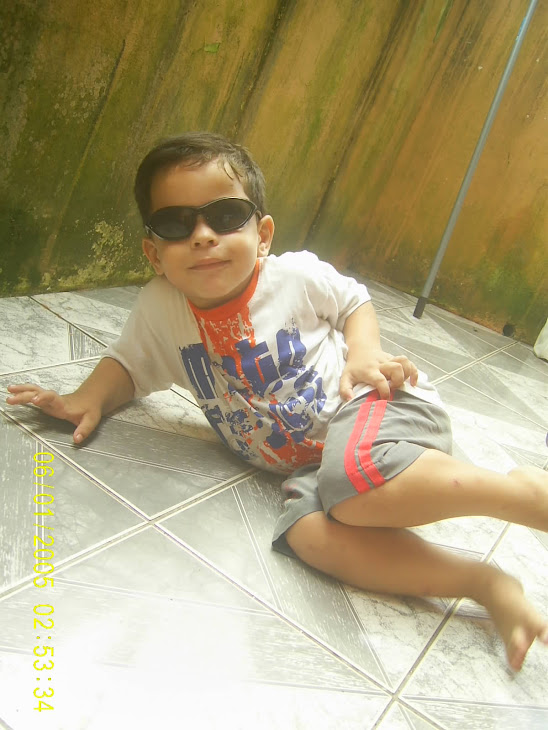 Thomas cantando