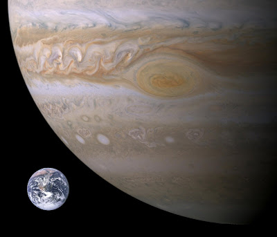 http://1.bp.blogspot.com/_yUCpAPowDgk/Sh6qrmC2AiI/AAAAAAAADyY/Me7wTUl9Y1g/s400/jupiter-earth-spot_comparison.jpg