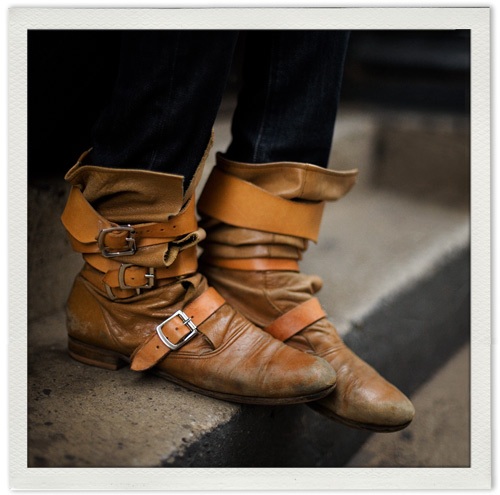 http://1.bp.blogspot.com/_ygzSgV0theQ/TQk1s8sbdJI/AAAAAAAABOE/3bdHHgJy2jw/s640/pirate-boots-vivienne-westwood.jpg