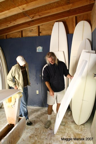 [GH_surfboard_shaper.jpg]