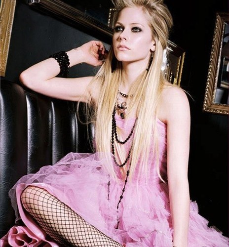 Veja uma ficha de personagem Avril-Lavigne-photo-
