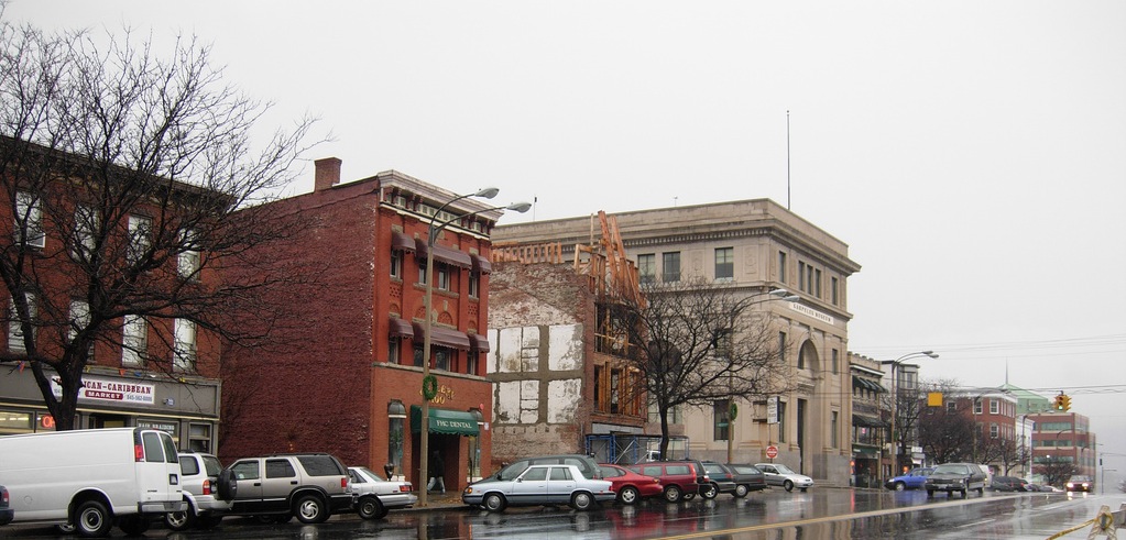 [320553792_18b0a04ee5_b.jpg]