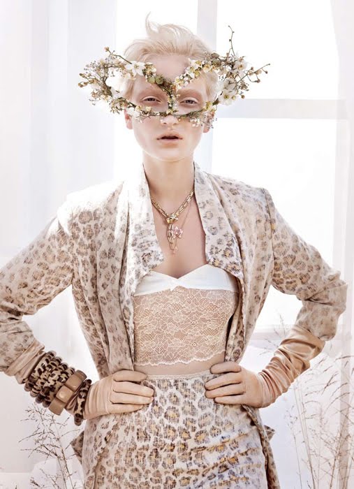 [MJ_HarpersBazaar_TheNakedTruth_10_03-03.jpg]