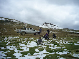 EQUIPO DE YAUYOS AL DIA EN LAS ALTURAS DE HUARMICOCHA