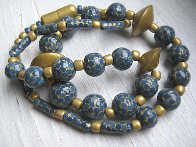 Modro-zlata verižica iz fimo mase in lesenih kroglic