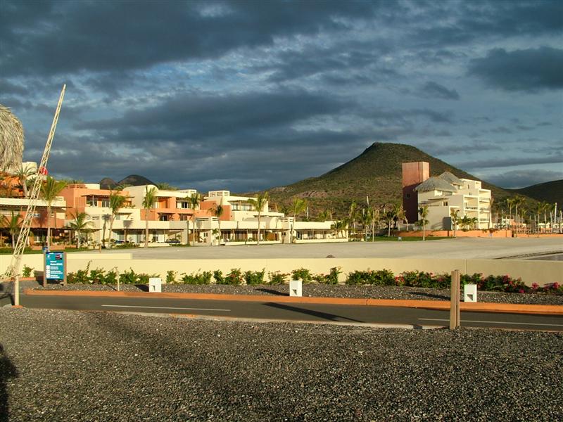 [DSCF3388+(Medium).JPG]