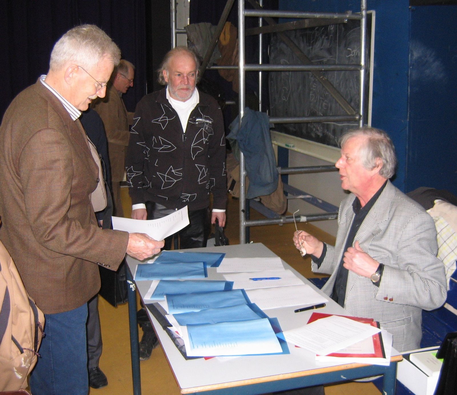 [SpinozaTTPinIVKOSchool+01.JPG]