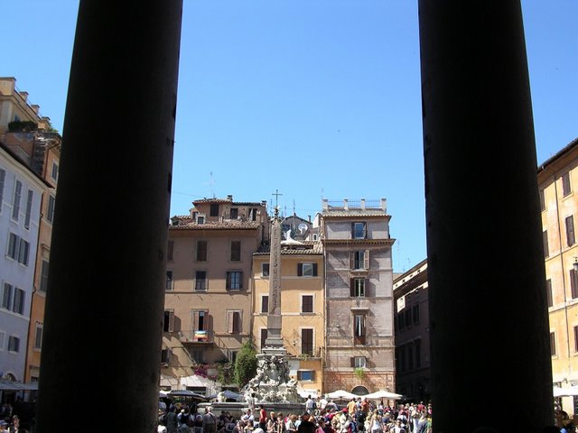 [rome_through_columns.JPG]