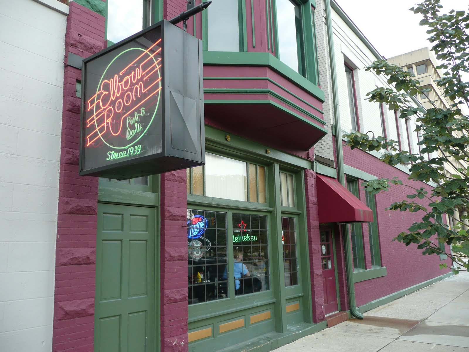 PIG OUT SPOTS Elbow Room Pub & Deli (Indianapolis, IN)