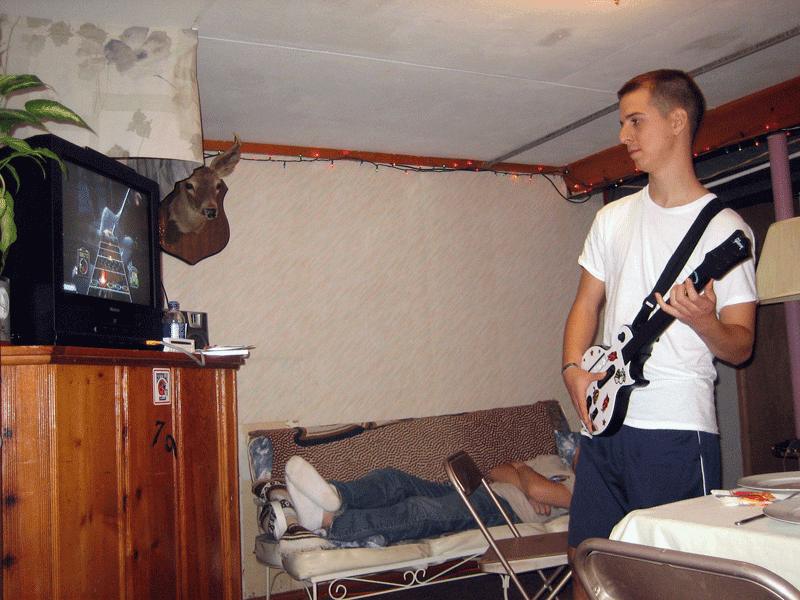 [wii-mike-guitar.png]