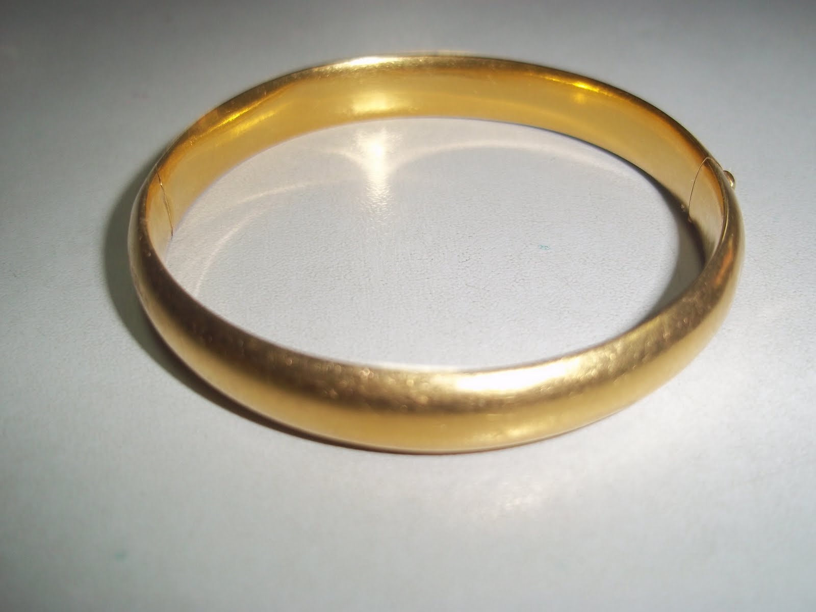 gelang tangan emas