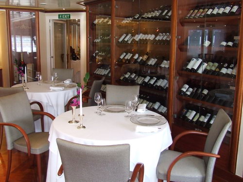 [whisper_dining014.jpg]