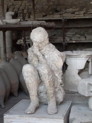 [persona_pompeya_rezando.jpg]