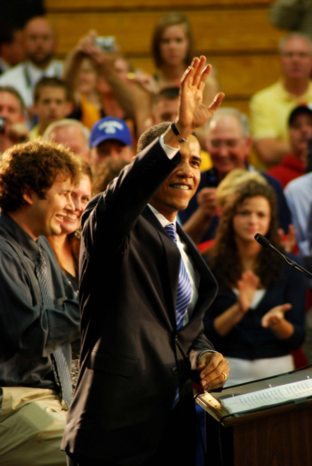 [Obama_in_Kaukauna_(9).JPG]