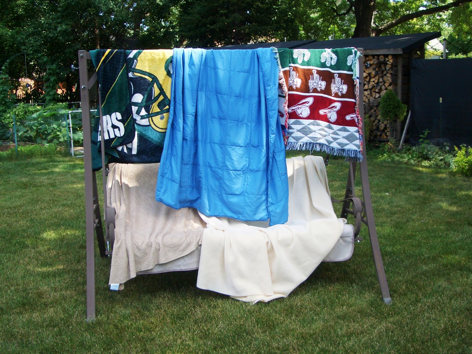 [blankies+hanging.JPG]