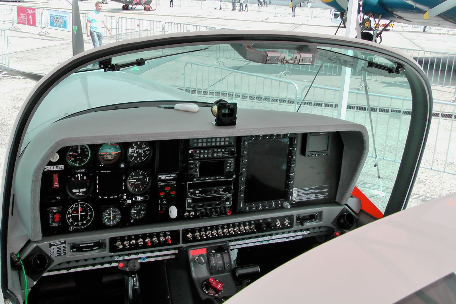 Un vuelo en el Grob 120TP Grob+120TP+instrument+panel