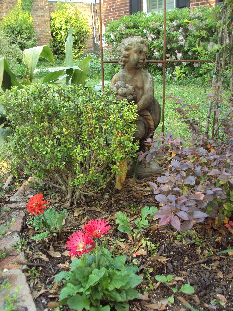 Antique ART Garden: Some FRONT Yard Accents in My LOST & FOUND Garden