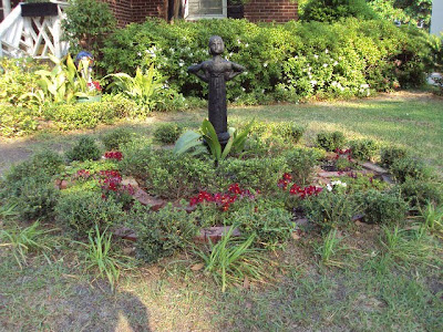 Antique ART Garden: Some FRONT Yard Accents in My LOST & FOUND Garden
