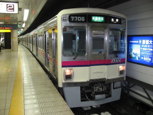 京王電鉄　各停　新線新宿行き1　7000系幕式(毎日始発終電運行)