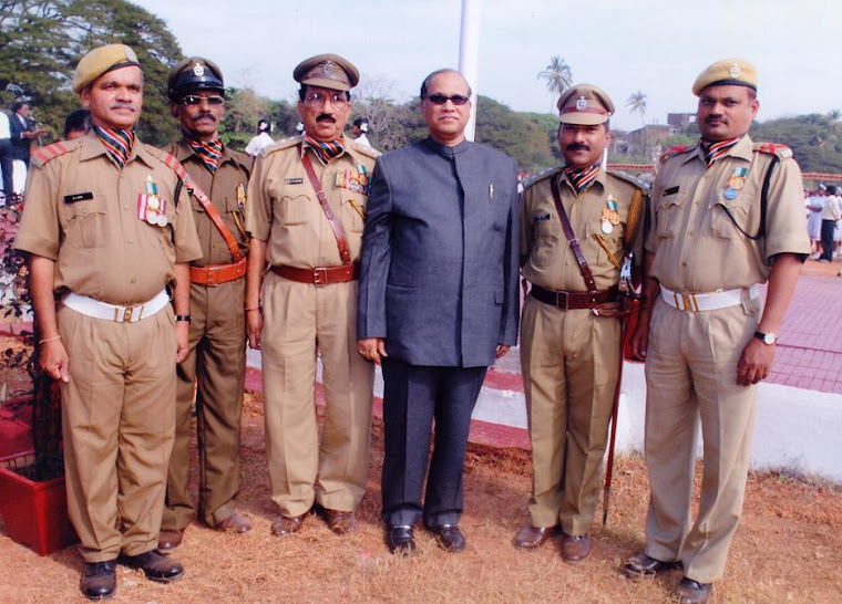 Chief Minister Shri Digambar Kamat with receipent of First CM's Medal for Home Guards - 2007