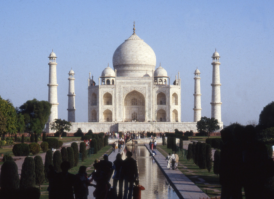 Building Taj Mahal