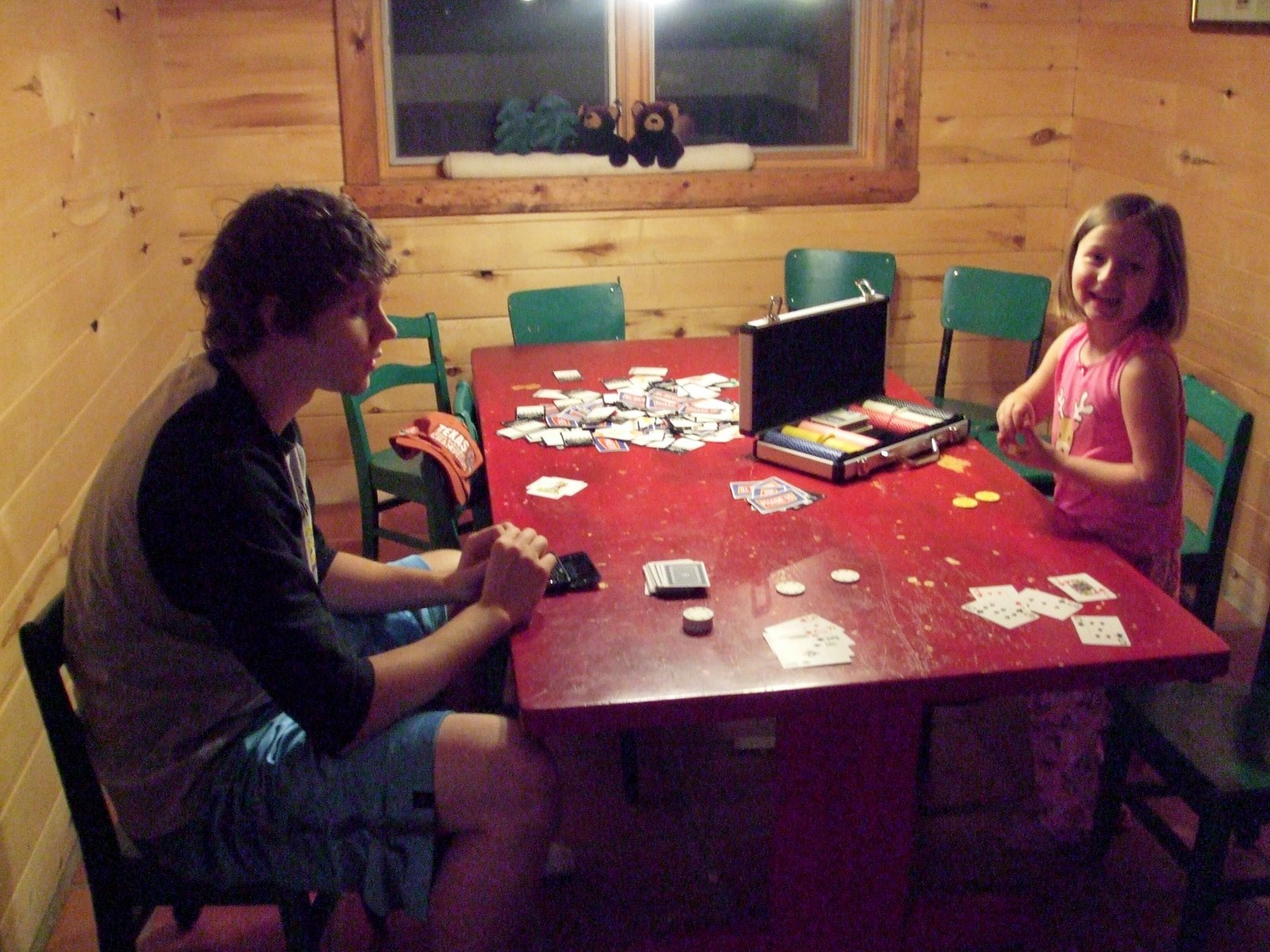 [ashlyn+and+Collin+playing+poker.jpg]