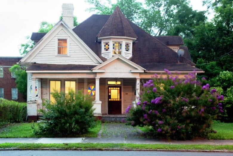 NC Olderhouse The Historic McCrackenMize Has Many Fans